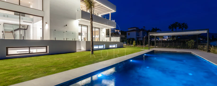 Villa for sale in Paraiso Alto, Benahavis
