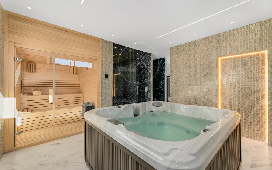 Villa en venta en Paraiso Alto, Benahavis