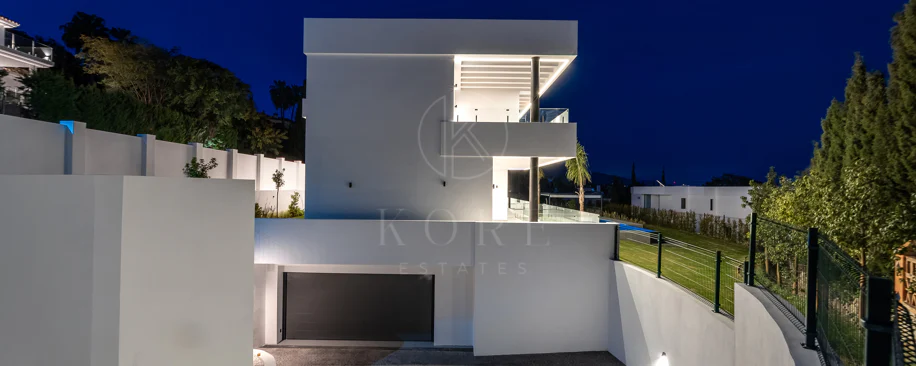 Villa for sale in Paraiso Alto, Benahavis
