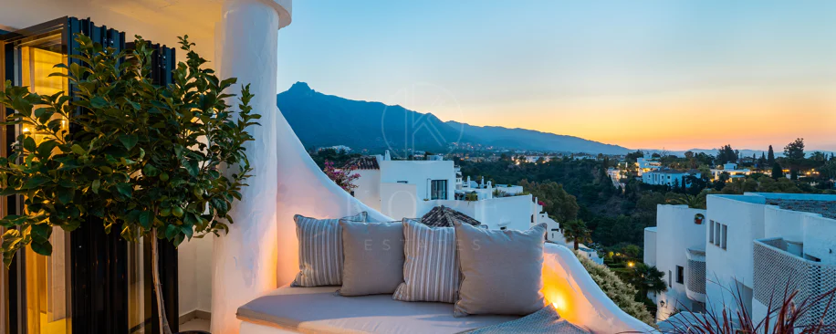 Renovated Luxury Apartment with Panoramic Sea Views on Marbella’s Golden Mile