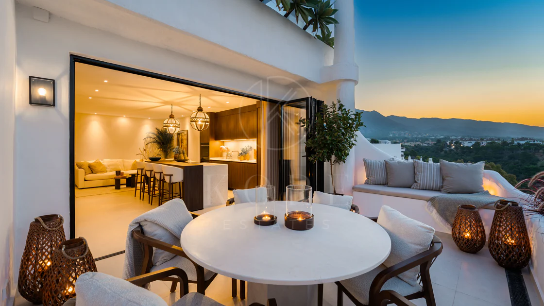 Renovated Luxury Apartment with Panoramic Sea Views on Marbella’s Golden Mile