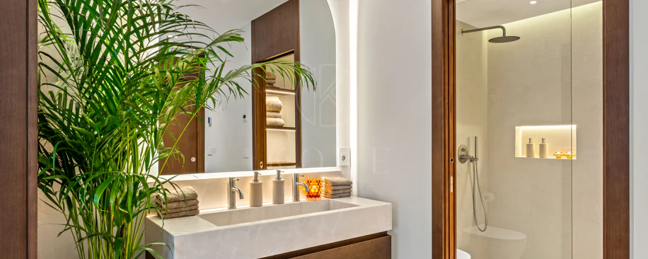 Renovated Luxury Apartment with Panoramic Sea Views on Marbella’s Golden Mile