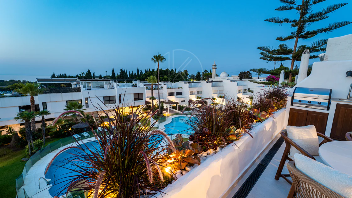 Renovated Luxury Apartment with Panoramic Sea Views on Marbella’s Golden Mile