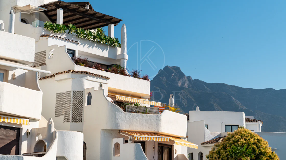 Renovated Luxury Apartment with Panoramic Sea Views on Marbella’s Golden Mile