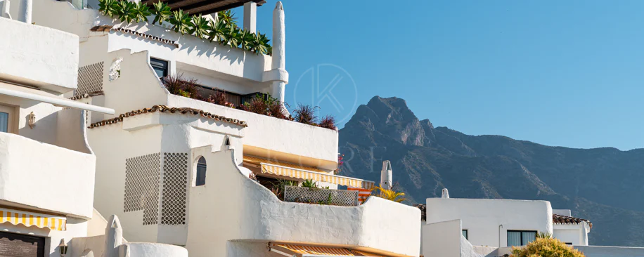 Renovated Luxury Apartment with Panoramic Sea Views on Marbella’s Golden Mile
