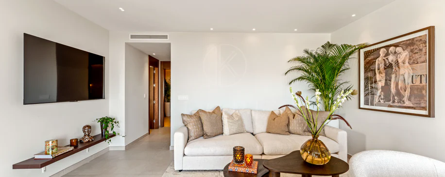 Renovated Luxury Apartment with Panoramic Sea Views on Marbella’s Golden Mile
