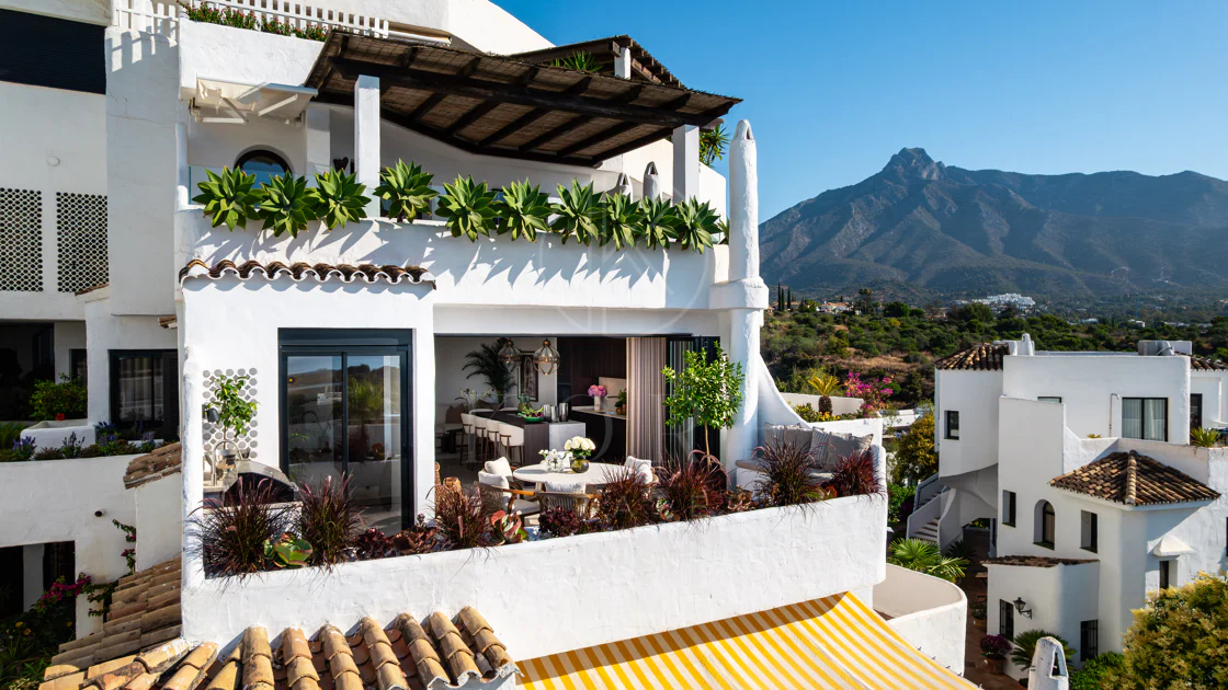 Renovated Luxury Apartment with Panoramic Sea Views on Marbella’s Golden Mile