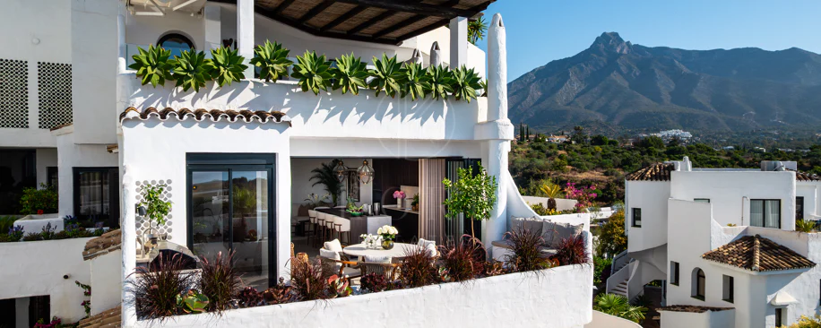 Renovated Luxury Apartment with Panoramic Sea Views on Marbella’s Golden Mile