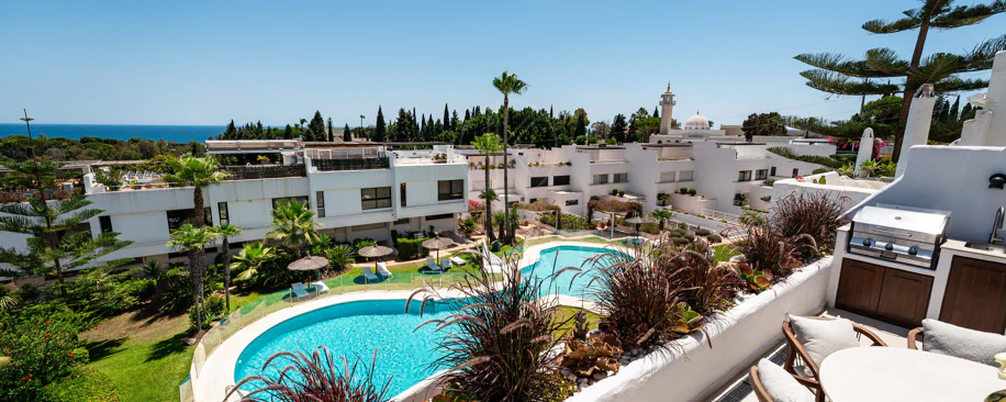 Renovated Luxury Apartment with Panoramic Sea Views on Marbella’s Golden Mile