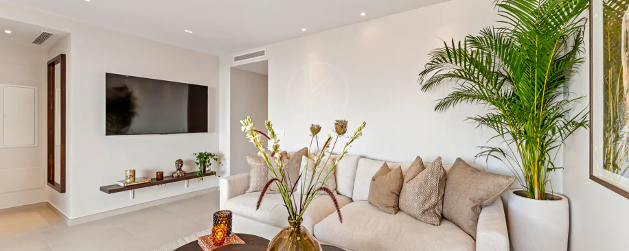 Renovated Luxury Apartment with Panoramic Sea Views on Marbella’s Golden Mile