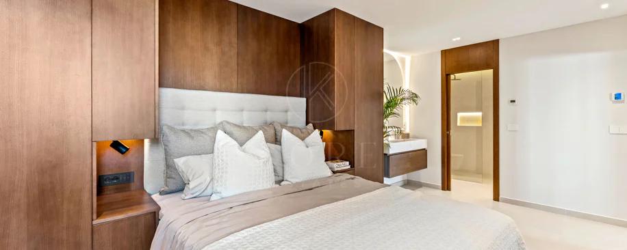 Renovated Luxury Apartment with Panoramic Sea Views on Marbella’s Golden Mile