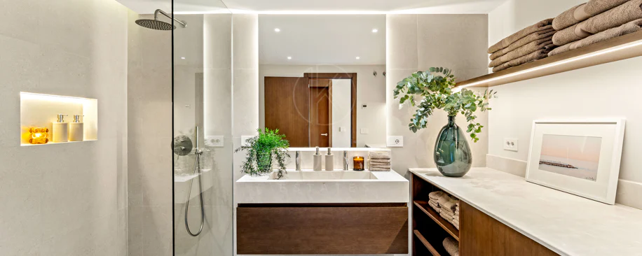 Renovated Luxury Apartment with Panoramic Sea Views on Marbella’s Golden Mile