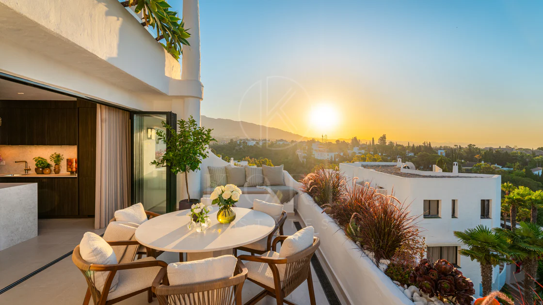 Renovated Luxury Apartment with Panoramic Sea Views on Marbella’s Golden Mile
