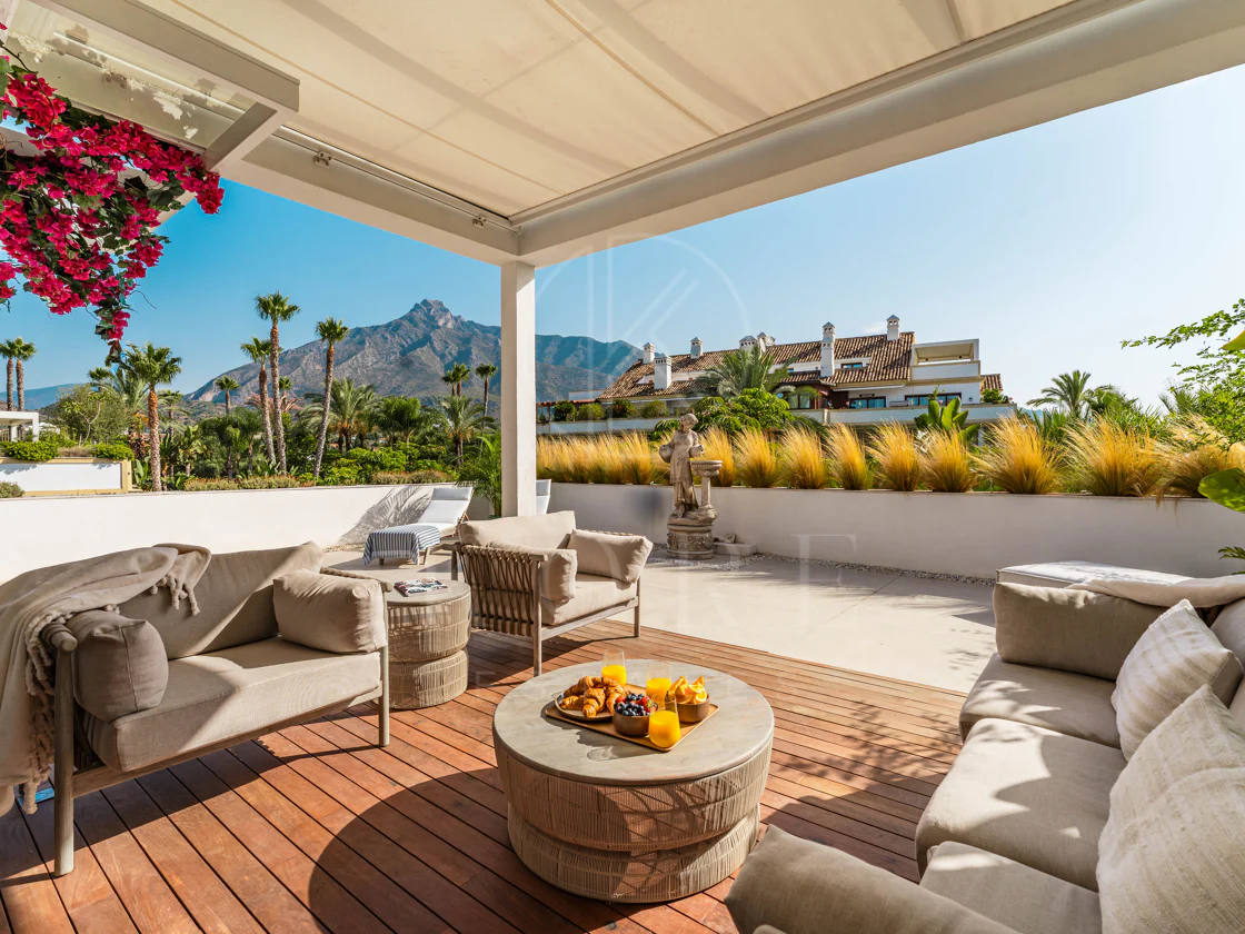 Ático Dúplex de Lujo Renovado en la Milla de Oro de Marbella