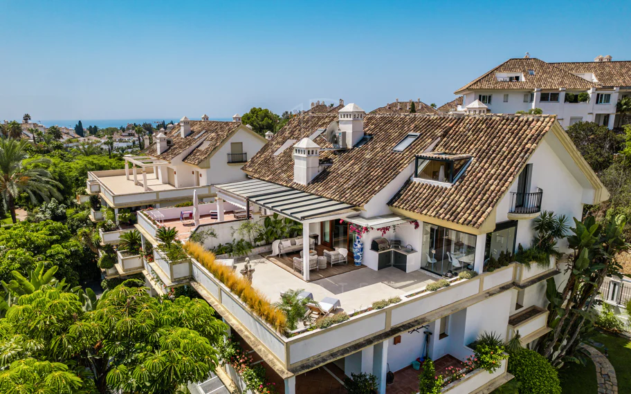 Ático Dúplex de Lujo Renovado en la Milla de Oro de Marbella
