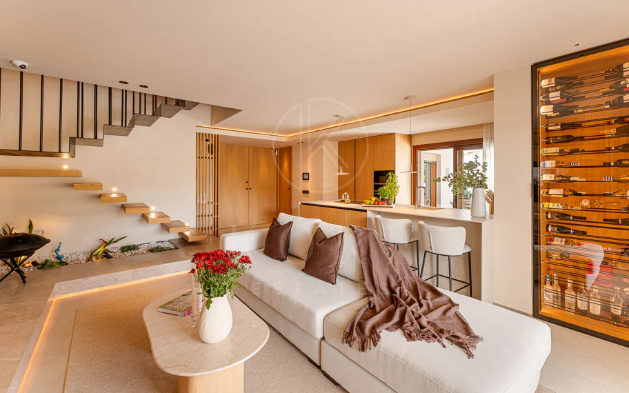 Ático Dúplex de Lujo Renovado en la Milla de Oro de Marbella