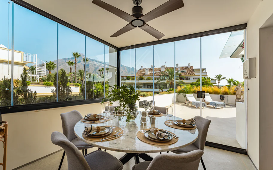 Ático Dúplex de Lujo Renovado en la Milla de Oro de Marbella
