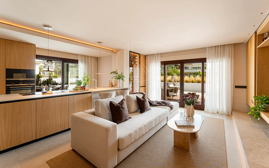 Ático Dúplex de Lujo Renovado en la Milla de Oro de Marbella