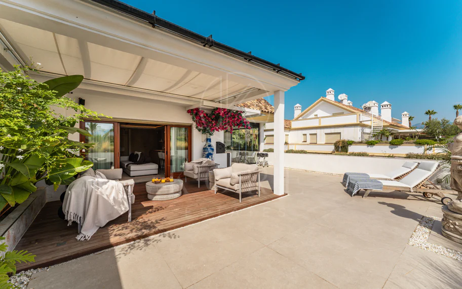 Ático Dúplex de Lujo Renovado en la Milla de Oro de Marbella