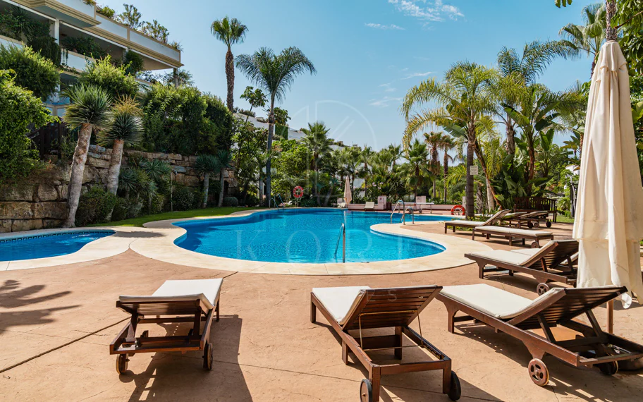 Ático Dúplex de Lujo Renovado en la Milla de Oro de Marbella