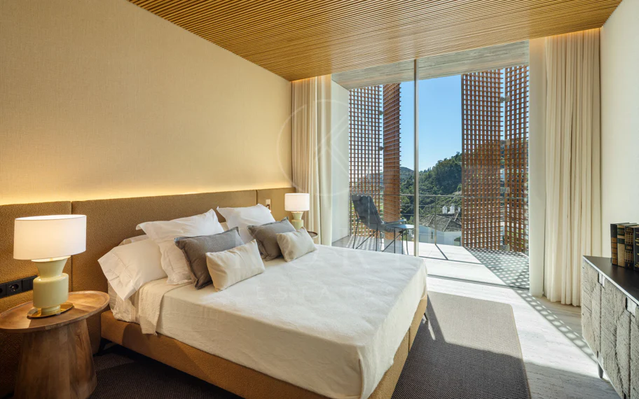 Villa Maestro con Vistas al Mar y Diseño Vanguardista en El Madroñal