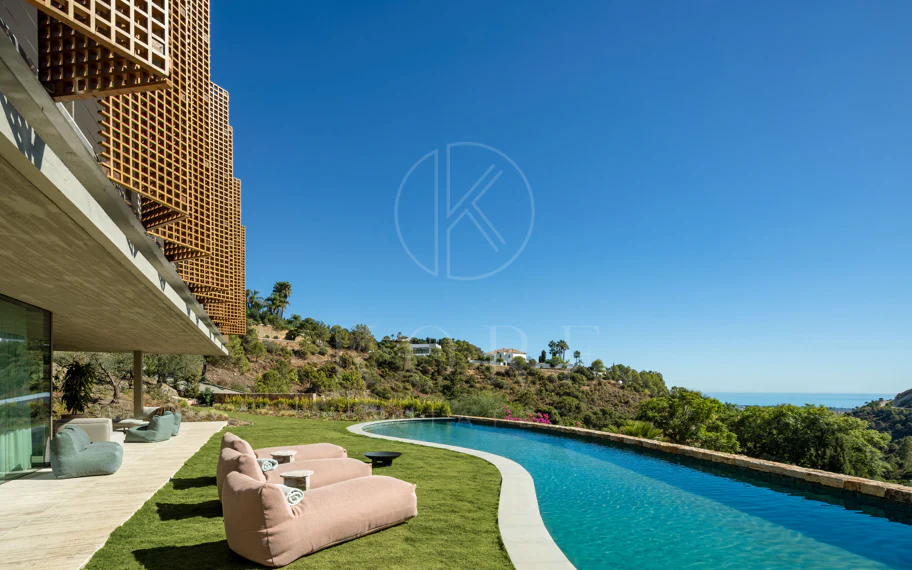 Villa Maestro con Vistas al Mar y Diseño Vanguardista en El Madroñal