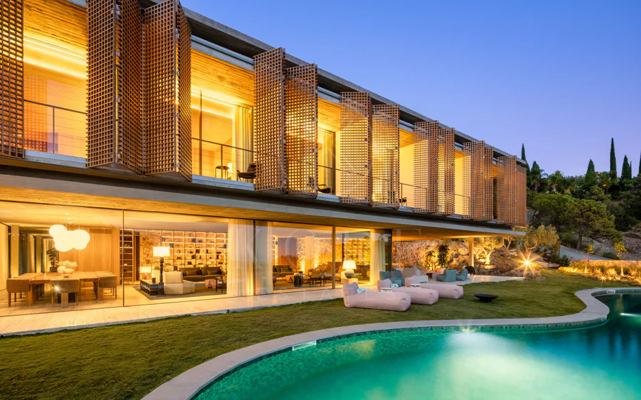 Villa Maestro con Vistas al Mar y Diseño Vanguardista en El Madroñal