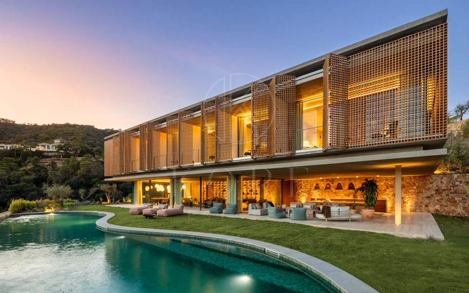 Villa Maestro con Vistas al Mar y Diseño Vanguardista en El Madroñal