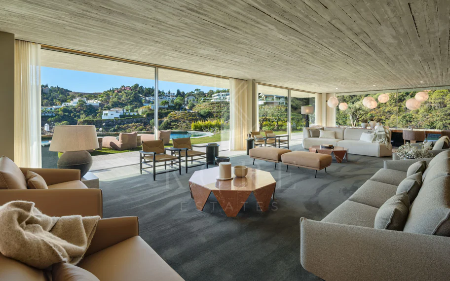 Villa Maestro con Vistas al Mar y Diseño Vanguardista en El Madroñal