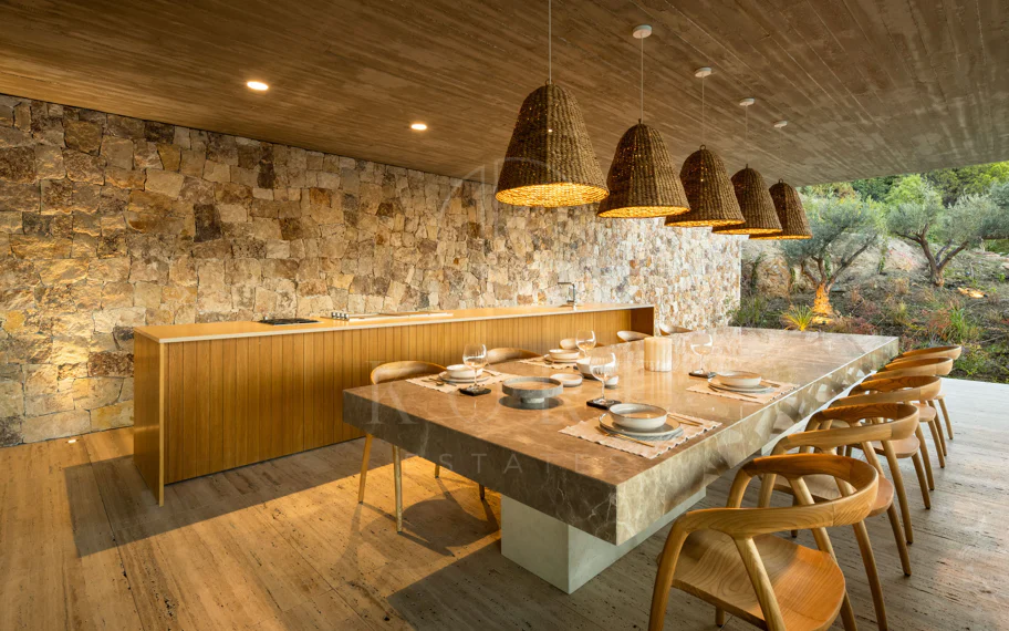 Villa Maestro con Vistas al Mar y Diseño Vanguardista en El Madroñal