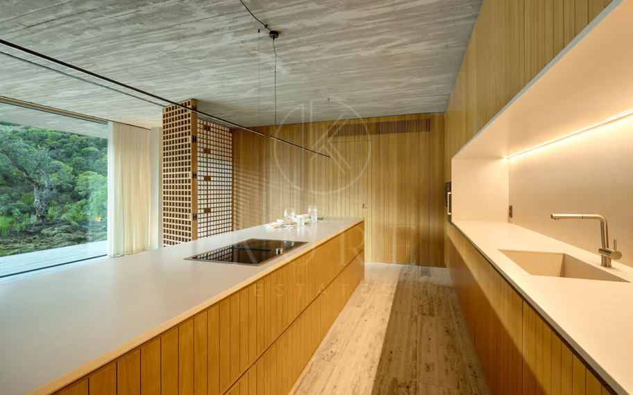 Villa Maestro con Vistas al Mar y Diseño Vanguardista en El Madroñal