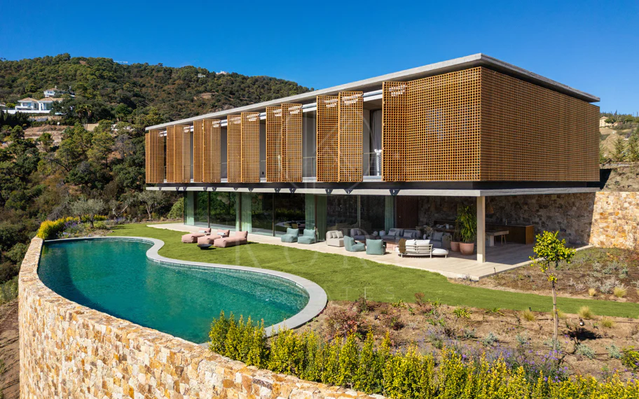 Villa Maestro con Vistas al Mar y Diseño Vanguardista en El Madroñal