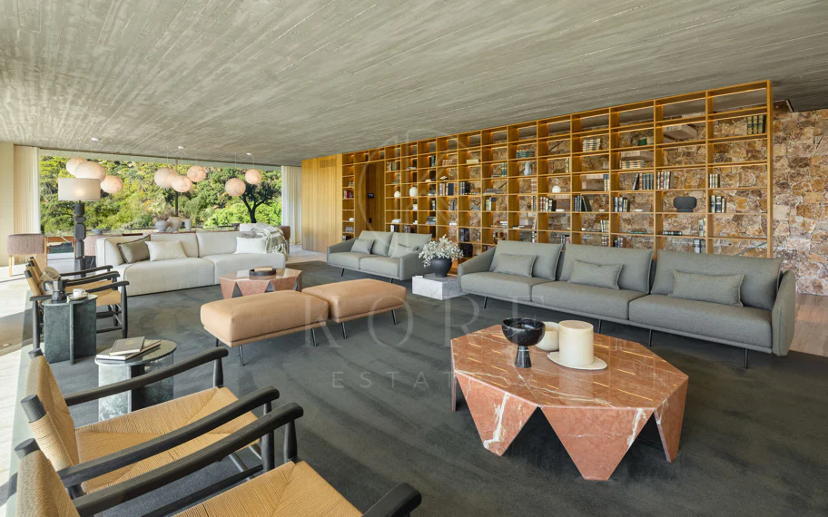 Villa Maestro con Vistas al Mar y Diseño Vanguardista en El Madroñal