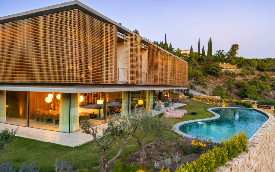 Villa Maestro con Vistas al Mar y Diseño Vanguardista en El Madroñal