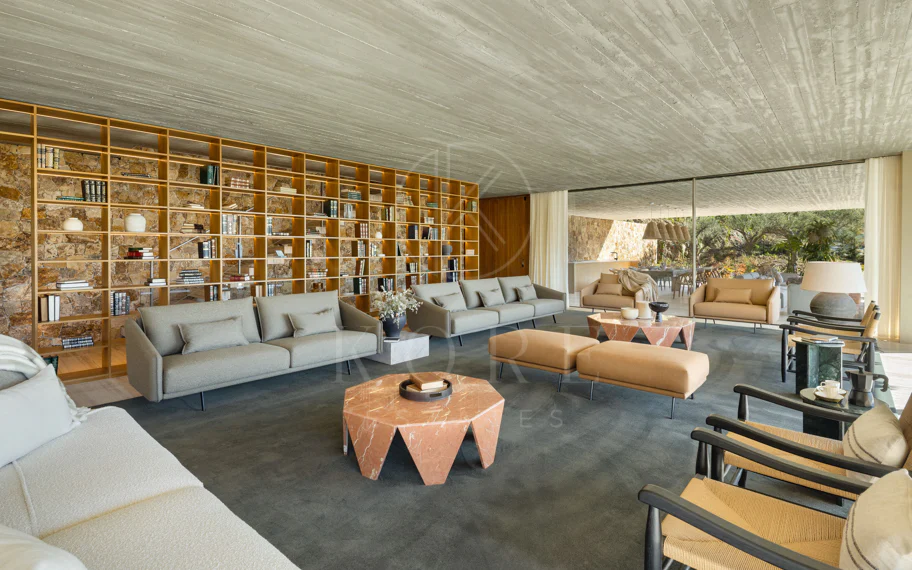 Villa Maestro con Vistas al Mar y Diseño Vanguardista en El Madroñal