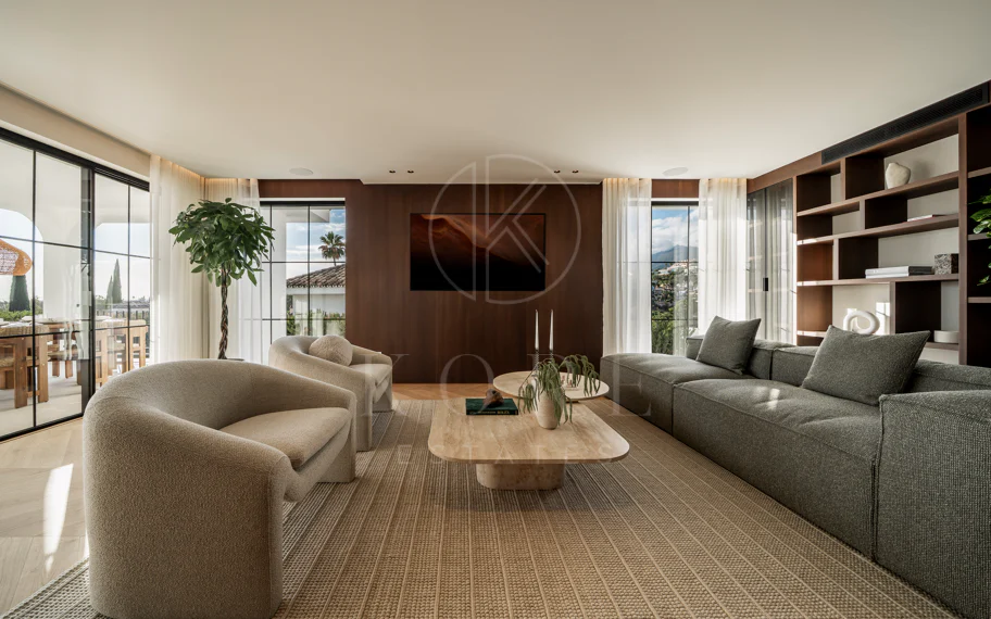Ubicado en el corazón de Nueva Andalucía, Auriga 13 es una villa recientemente renovada que ofrece una mezcla de confort y estilo