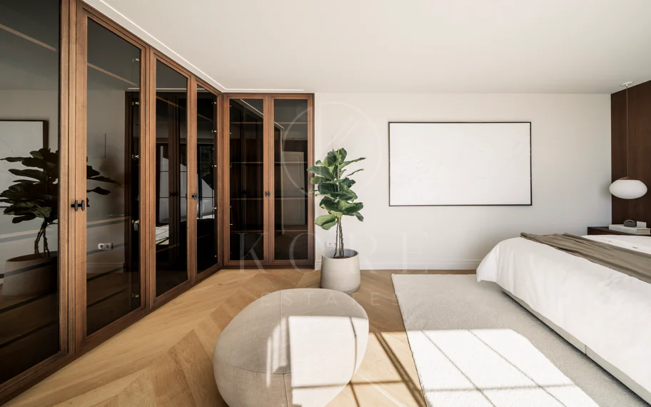 Ubicado en el corazón de Nueva Andalucía, Auriga 13 es una villa recientemente renovada que ofrece una mezcla de confort y estilo