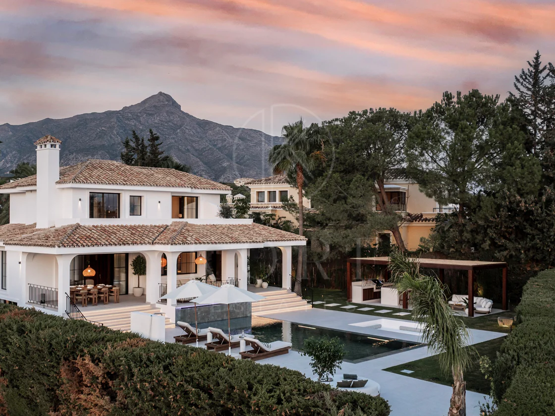 Nestled in the heart of Nueva Andalucía, Auriga 13 is a newly renovated villa offering a blend of comfort and style