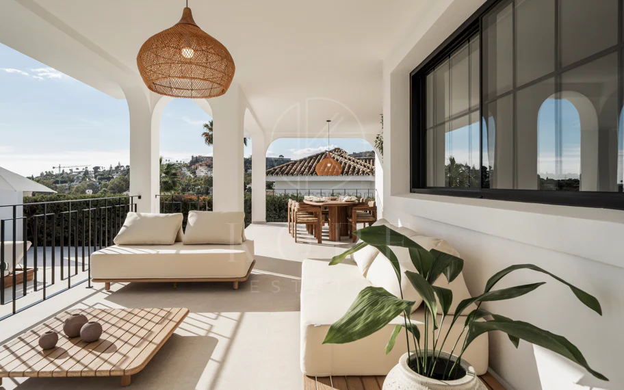 Ubicado en el corazón de Nueva Andalucía, Auriga 13 es una villa recientemente renovada que ofrece una mezcla de confort y estilo