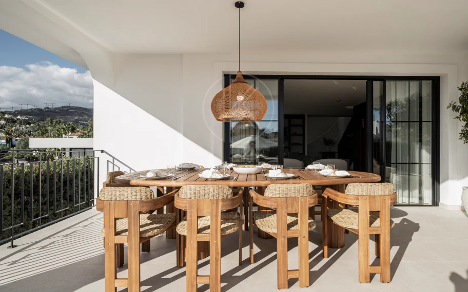 Ubicado en el corazón de Nueva Andalucía, Auriga 13 es una villa recientemente renovada que ofrece una mezcla de confort y estilo