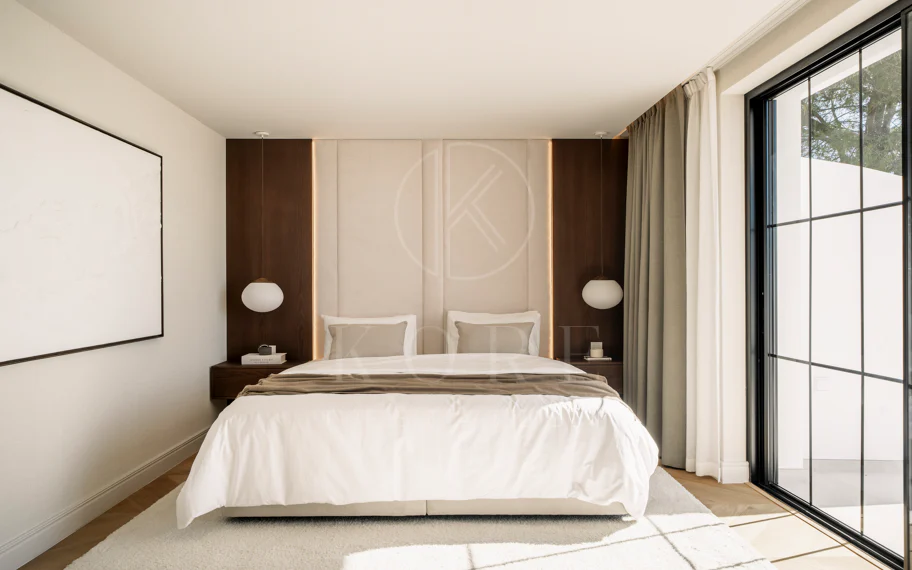 Ubicado en el corazón de Nueva Andalucía, Auriga 13 es una villa recientemente renovada que ofrece una mezcla de confort y estilo