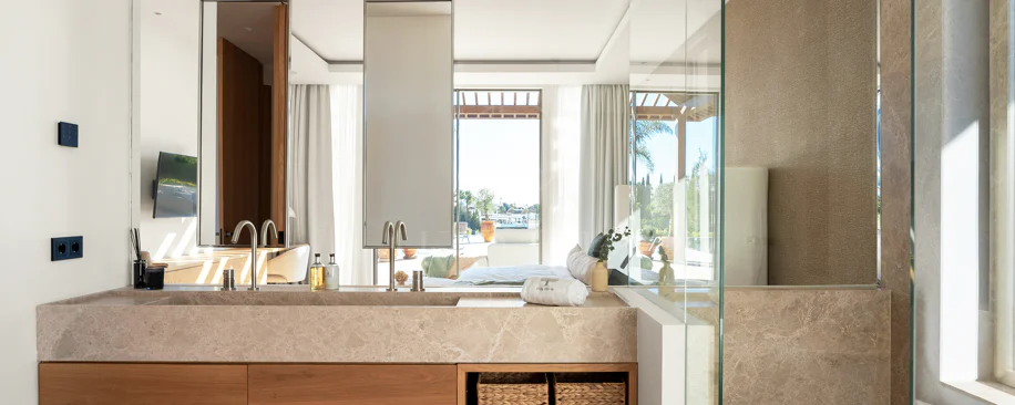 Villa Olivia - Frontline golf villa in Nueva Andalucía