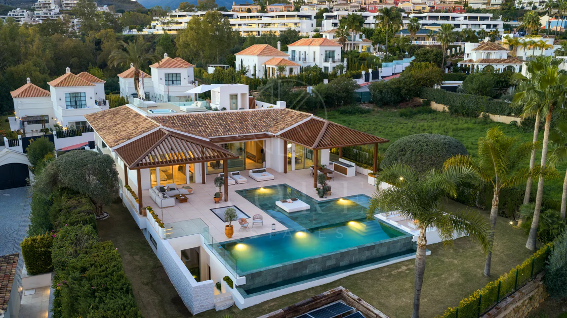 Villa Olivia - Frontline golf villa in Nueva Andalucía