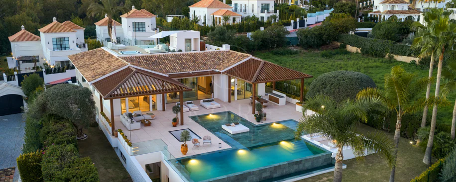 Villa Olivia - Frontline golf villa in Nueva Andalucía