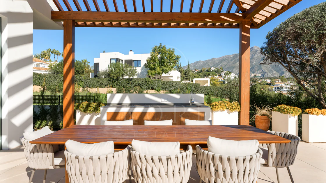 Villa Olivia - Frontline golf villa in Nueva Andalucía