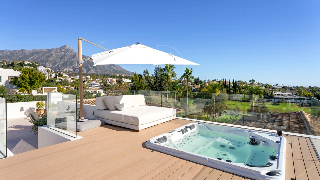 Villa Olivia - Frontline golf villa in Nueva Andalucía