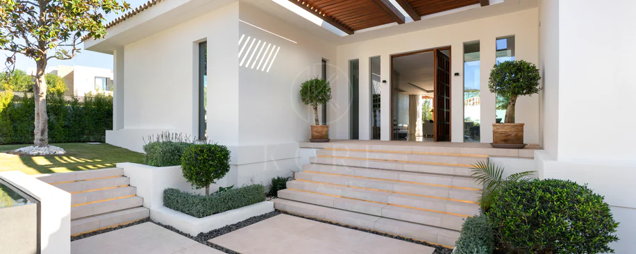 Villa Olivia - Frontline golf villa in Nueva Andalucía