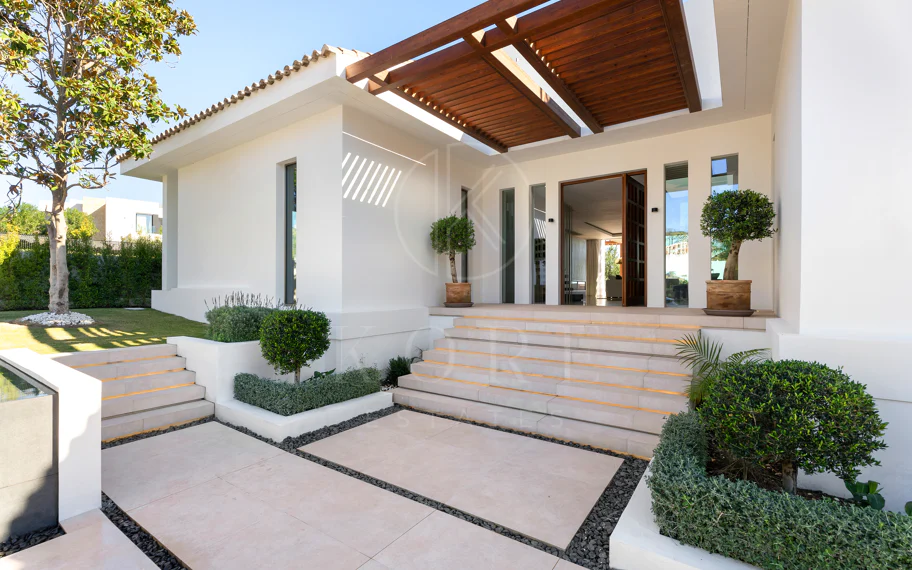 Villa Olivia - Villa en primera línea de golf en Nueva Andalucía