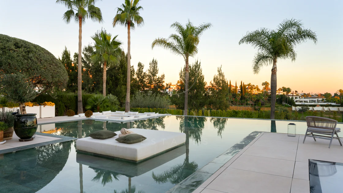 Villa Olivia - Frontline golf villa in Nueva Andalucía