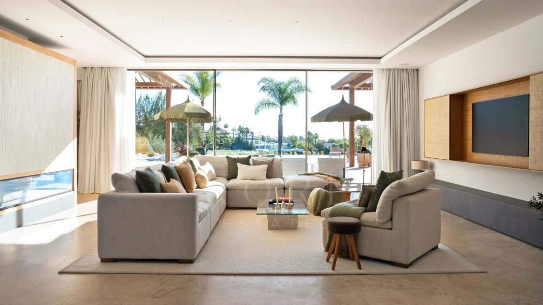 Villa Olivia - Frontline golf villa in Nueva Andalucía